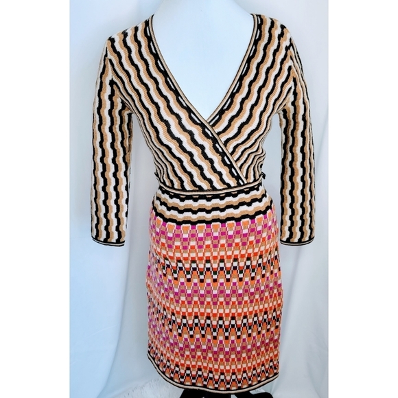 Trina Turk Dresses & Skirts - Trina Turk Merino Wool Sweater Dress Size Medium - Belt NOT Included